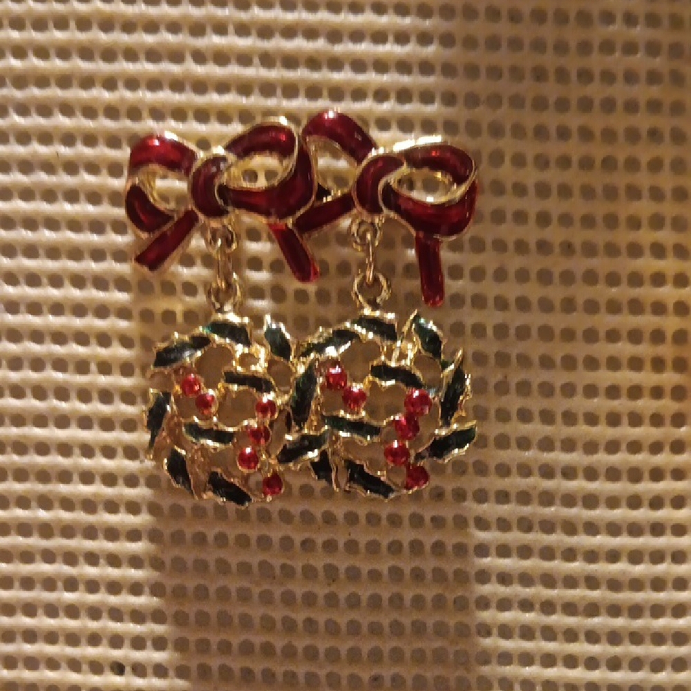 Festive Wreath Earrings with Red Bows